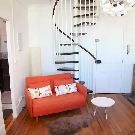 Flat Next To Convention Center Vanves